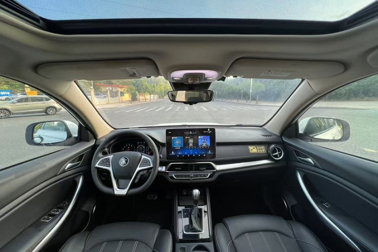 Used BYD Song 2019 1.5TI Automatic Smart Connect Luxurious Edition Interior 1