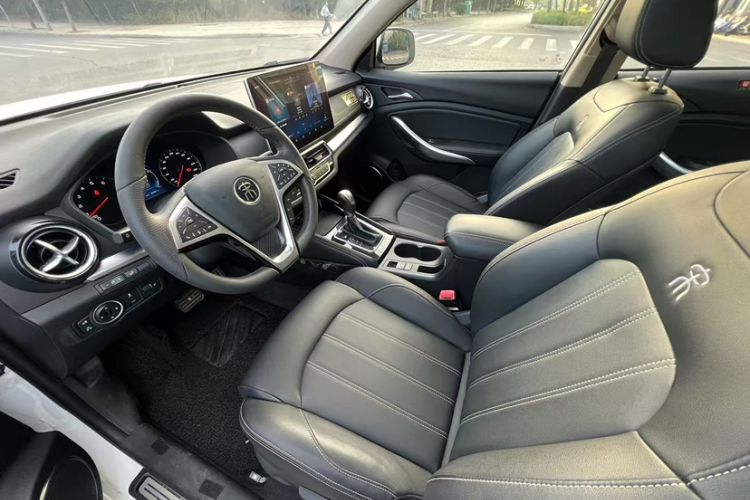 Used BYD Song 2019 1.5TI Automatic Smart Connect Luxurious Edition Interior 2