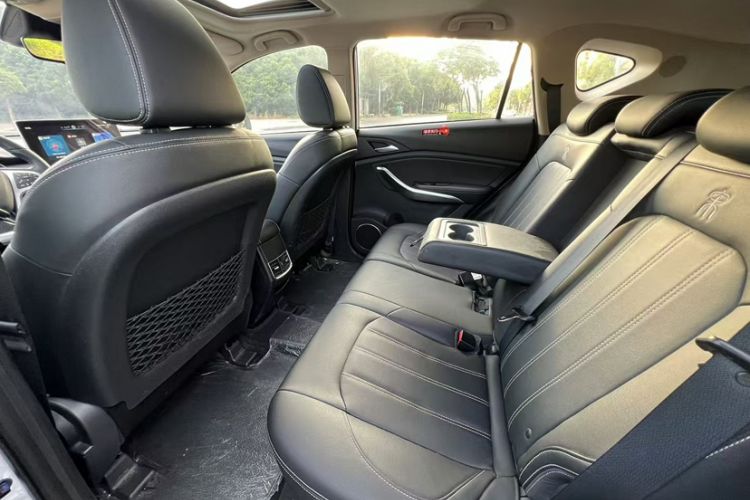 Used BYD Song 2019 1.5TI Automatic Smart Connect Luxurious Edition Interior 3