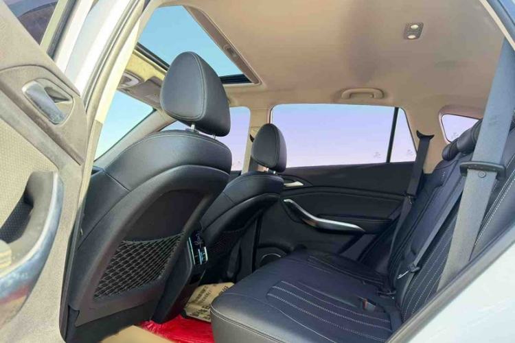 Used BYD Song 2019 1.5TI Automatic Smart Connect Luxurious Edition Interior 6