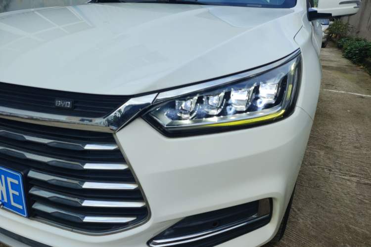 Used BYD Song 2019 1.5TI Automatic Smart Connect Luxurious Edition Left Front Headlight
