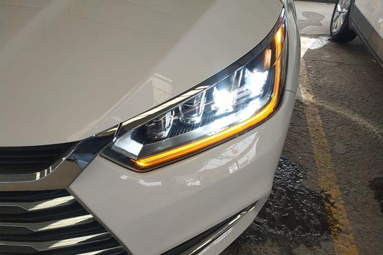 Used BYD Song 2019 1.5TI Automatic Smart Connect Luxurious Edition Left Front Headlight