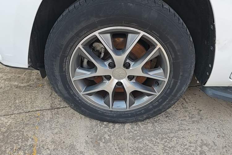 Used BYD Song 2019 1.5TI Manual Smart Connect Enhanced Model Left Front Wheel Hub