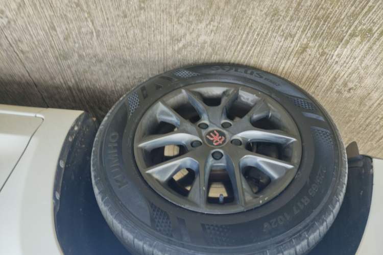 Used BYD Song 2019 1.5TI Automatic Smart Connect Luxurious Edition Left Front Wheel Hub