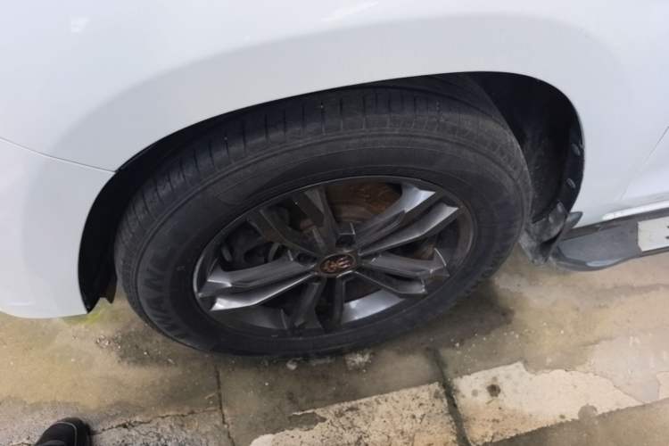 Used BYD Song 2019 1.5TI Automatic Smart Connect Luxe Version Left Front Wheel Hub