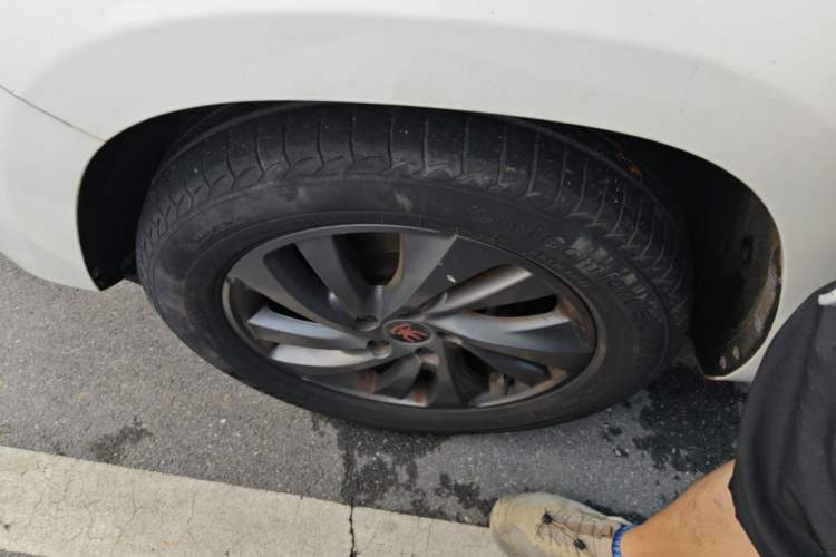 Used BYD Song 2019 1.5TI Automatic Smart Connect Dynamic Model Left Front Wheel Hub