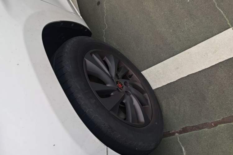 Used BYD Song 2019 1.5TI Automatic Smart Connect Luxe Version Left Front Wheel Hub
