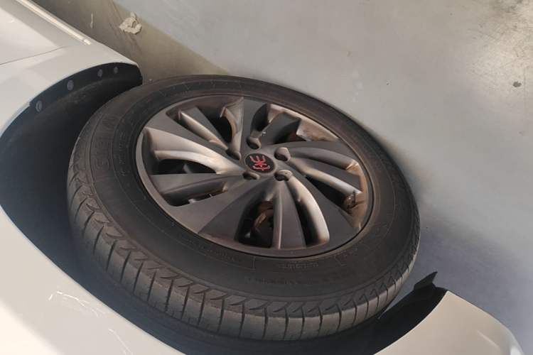 Used BYD Song 2019 1.5TI Automatic Smart Connect Dynamic Model Left Front Wheel Hub