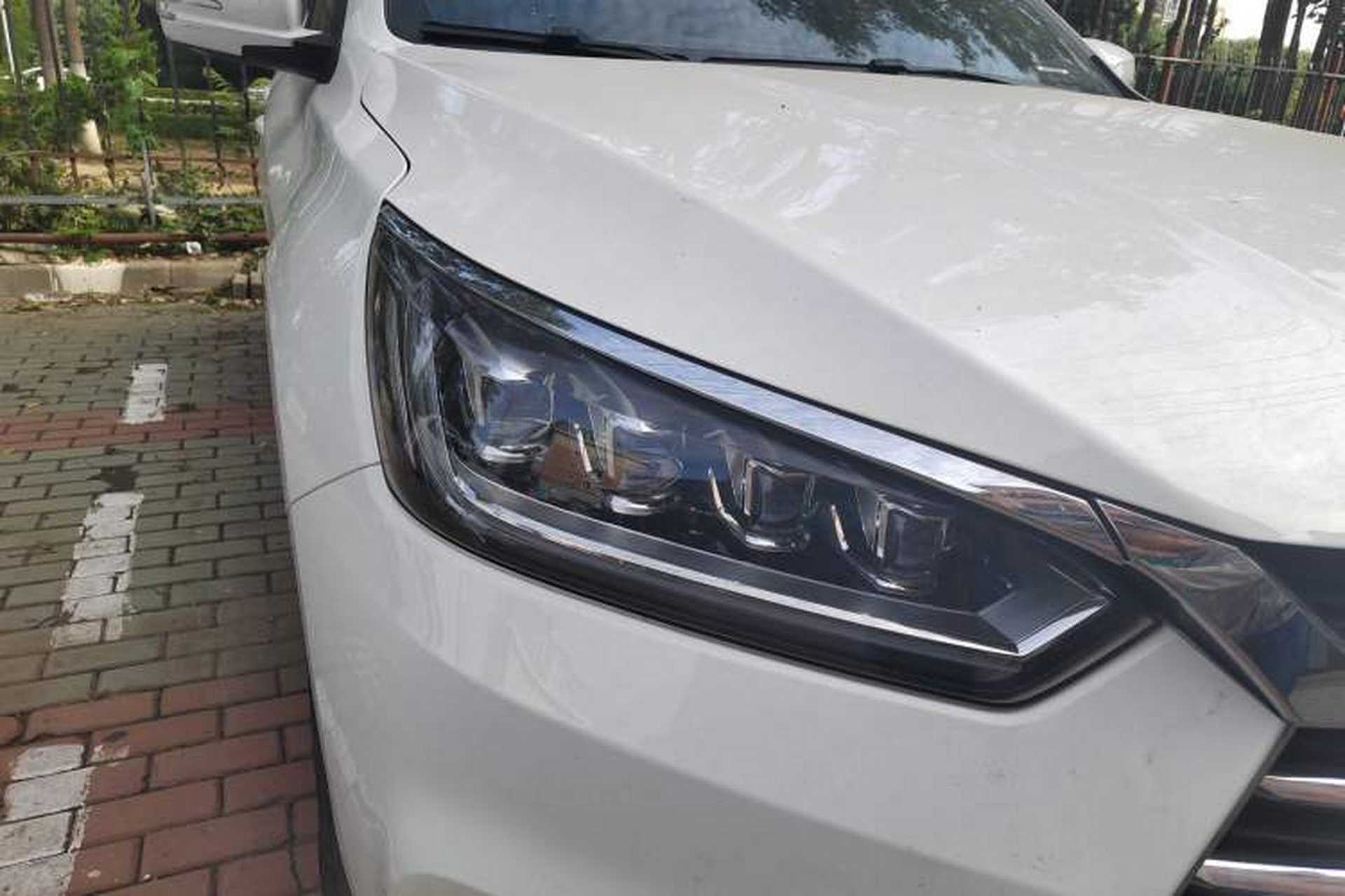 Used BYD Song 2019 1.5TI Automatic Smart Connect Luxurious Edition Right Front Headlight