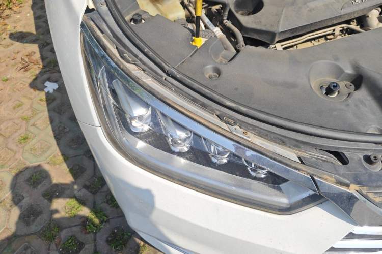 Used BYD Song 2019 1.5TI Automatic Smart Connect Dynamic Model Right Front Headlight
