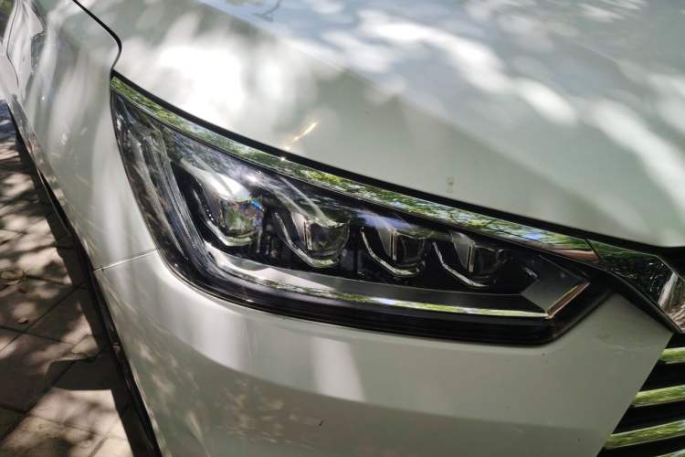Used BYD Song 2019 1.5TI Automatic Smart Connect Luxurious Edition Right Front Headlight