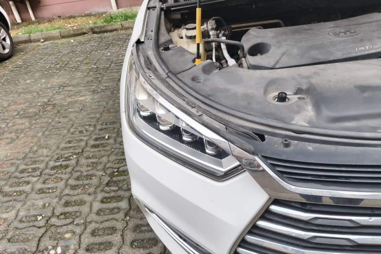 Used BYD Song 2019 1.5TI Automatic Smart Connect Luxe Version Right Front Headlight