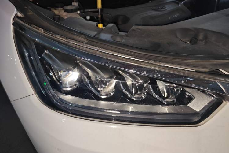 Used BYD Song 2019 1.5TI Automatic Smart Connect Dynamic Model Right Front Headlight