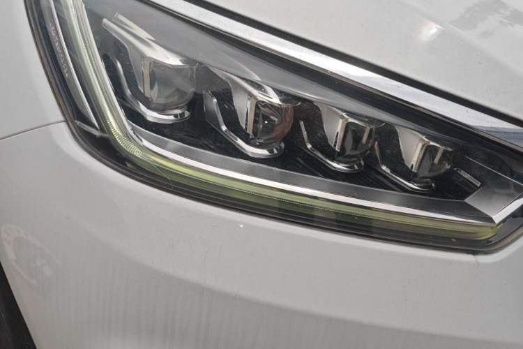 Used BYD Song 2019 1.5TI Automatic Smart Connect Luxurious Edition Right Front Headlight