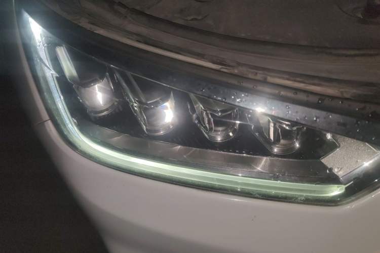 Used BYD Song 2019 1.5TI Automatic Smart Connect Dynamic Model Right Front Headlight