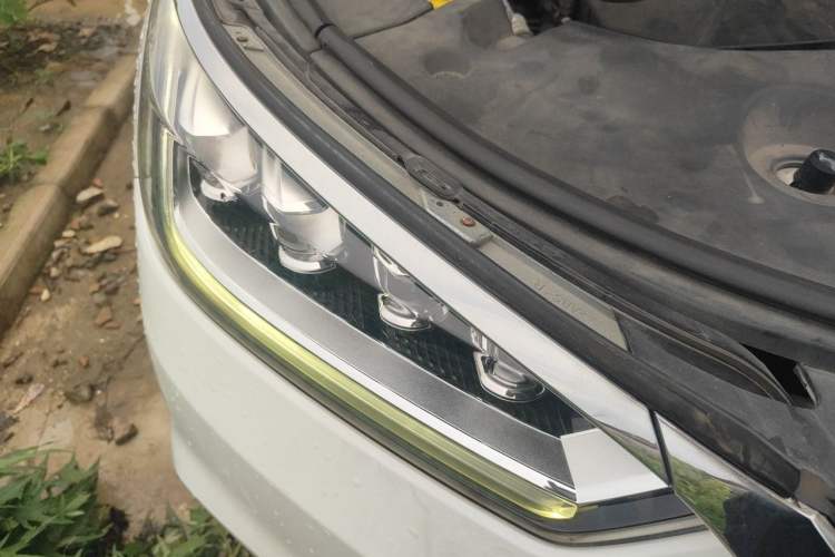 Used BYD Song 2019 1.5TI Automatic Smart Connect Dynamic Model Right Front Headlight