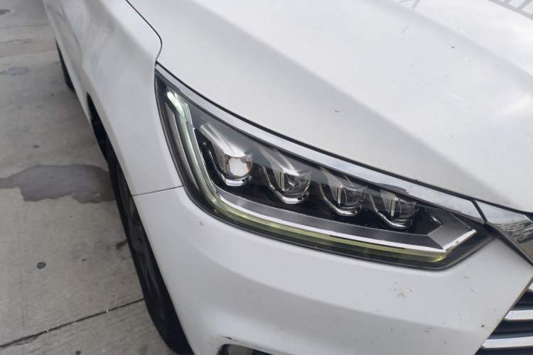Used BYD Song 2019 1.5TI Automatic Smart Connect Luxe Version Right Front Headlight
