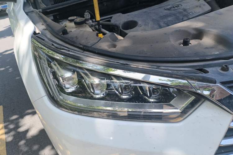 Used BYD Song 2019 1.5TI Automatic Smart Connect Luxe Version Right Front Headlight