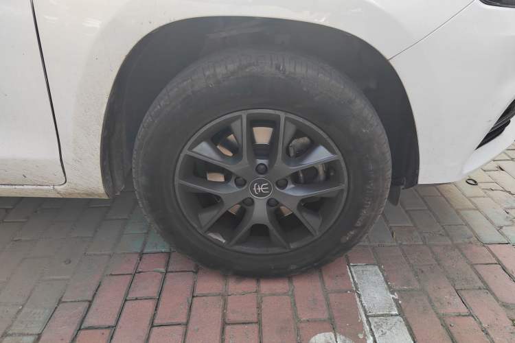Used BYD Song 2019 1.5TI Automatic Smart Connect Luxurious Edition Right Front Wheel Hub