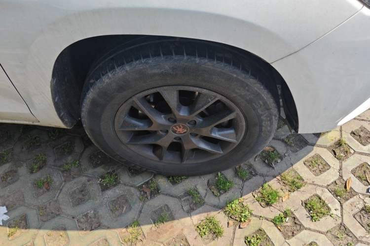Used BYD Song 2019 1.5TI Automatic Smart Connect Dynamic Model Right Front Wheel Hub