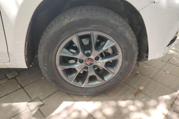 Used BYD Song 2019 1.5TI Automatic Smart Connect Luxurious Edition Right Front Wheel Hub