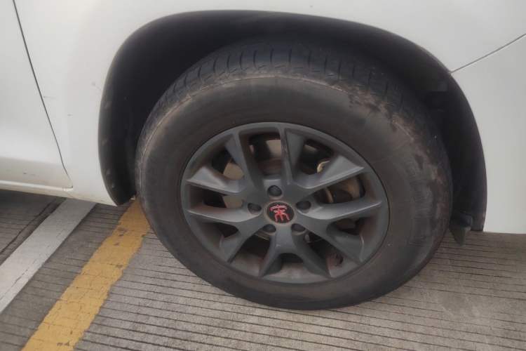 Used BYD Song 2019 1.5TI Automatic Smart Connect Dynamic Model Right Front Wheel Hub