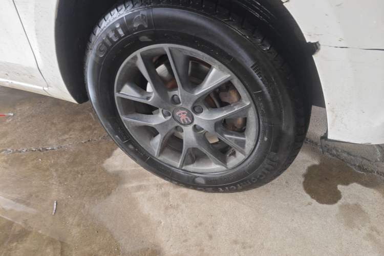 Used BYD Song 2019 1.5TI Automatic Smart Connect Luxurious Edition Right Front Wheel Hub