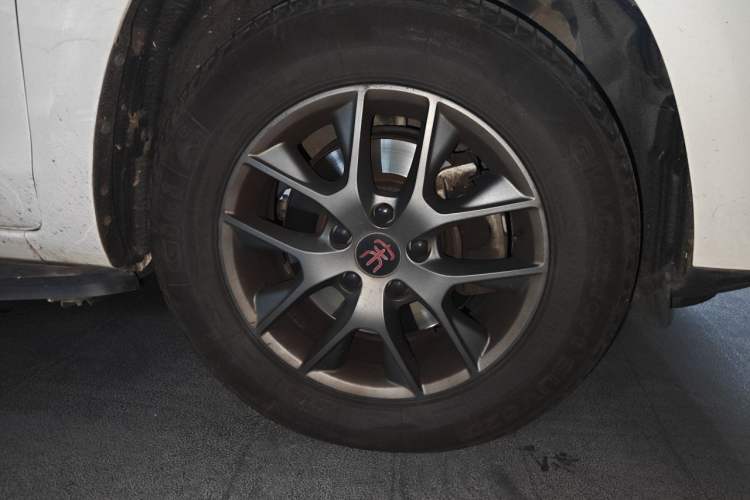 Used BYD Song 2019 1.5TI Automatic Smart Connect Dynamic Model Right Front Wheel Hub