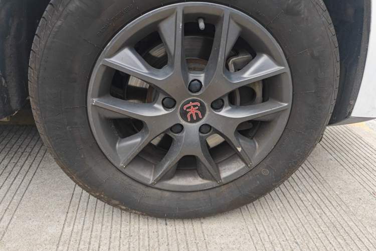 Used BYD Song 2019 1.5TI Automatic Smart Connect Luxurious Edition Right Front Wheel Hub