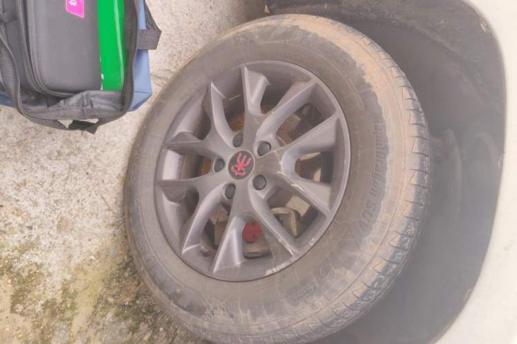 Used BYD Song 2019 1.5TI Automatic Smart Connect Luxurious Edition Right Front Wheel Hub