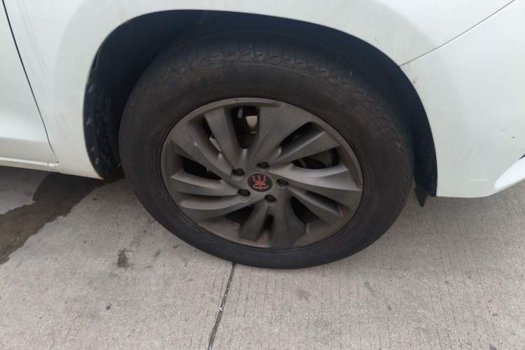 Used BYD Song 2019 1.5TI Automatic Smart Connect Luxe Version Right Front Wheel Hub
