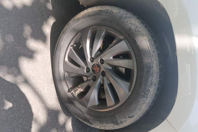 Used BYD Song 2019 1.5TI Automatic Smart Connect Luxe Version Right Front Wheel Hub