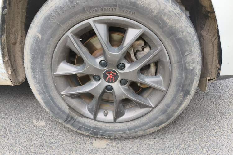 Used BYD Song 2019 1.5TI Automatic Smart Connect Dynamic Model Right Front Wheel Hub