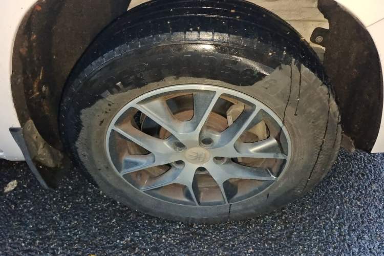 Used BYD Song 2019 1.5TI Manual Smart Connect Enjoyment Model Right Front Wheel Hub