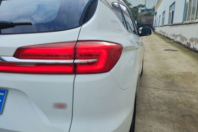 Used BYD Song 2019 1.5TI Automatic Smart Connect Luxurious Edition Right Rear Taillight