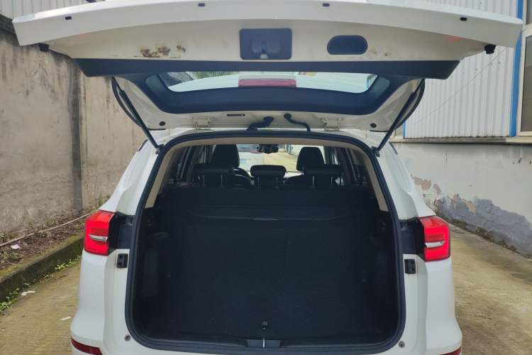 Used BYD Song 2019 1.5TI Automatic Smart Connect Luxurious Edition Trunk