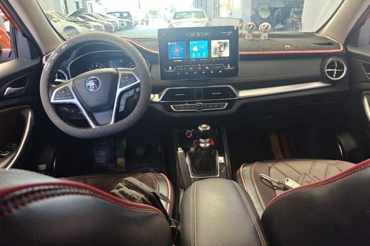 Used BYD Song 2019 1.5TI Manual Smart Connect Enhanced Model Center Console