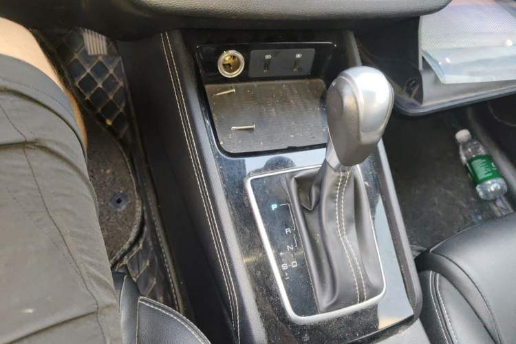 Used BYD Song 2019 1.5TI Automatic Smart Connect Luxe Version Gear Lever