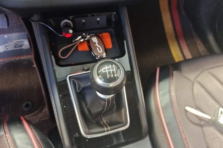 Used BYD Song 2019 1.5TI Manual Smart Connect Enhanced Model Gear Lever