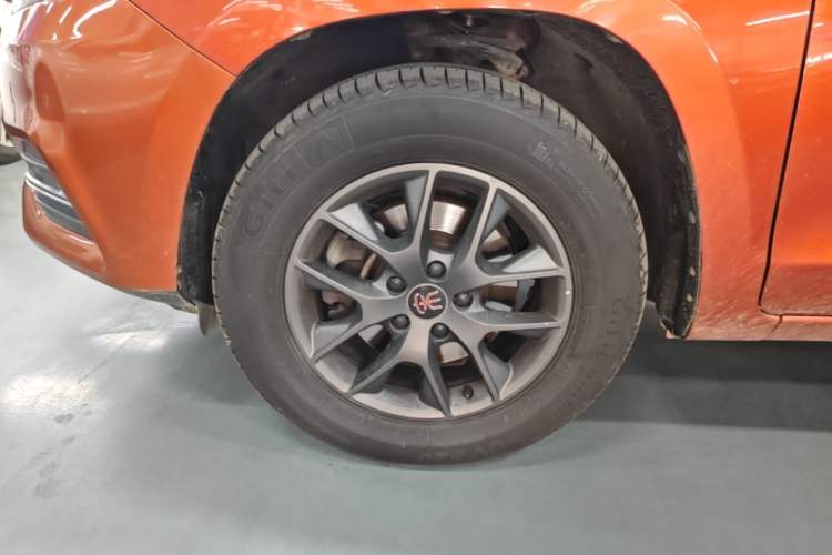 Used BYD Song 2019 1.5TI Automatic Smart Connect Dynamic Model Left Front Wheel Hub