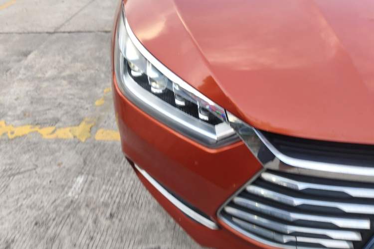 Used BYD Song 2019 1.5TI Automatic Smart Connect Luxe Version Right Front Headlight