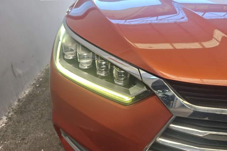 Used BYD Song 2019 1.5TI Manual Smart Connect Enhanced Model Right Front Headlight