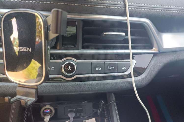 Used BYD Song 2020 Classic Edition 1.5T Automatic Elite Model Audio And AC Panel