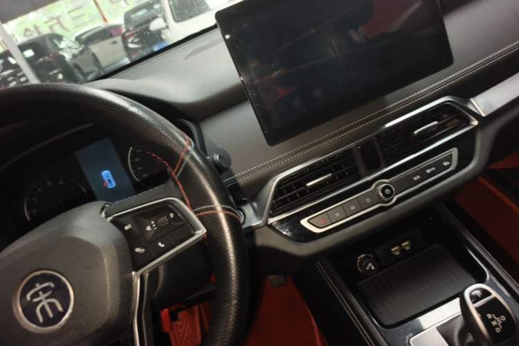 Used BYD Song 2020 Classic Edition 1.5T Automatic Elite Model Audio And AC Panel