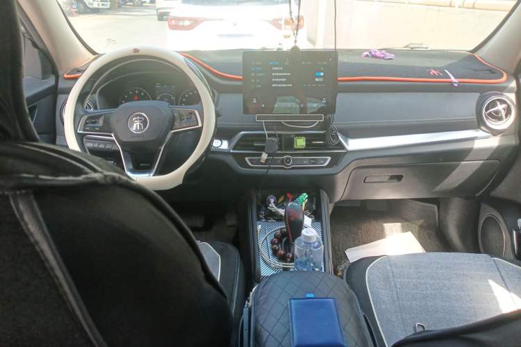 Used BYD Song 2020 Classic Edition 1.5T Automatic Elite Model Center Console