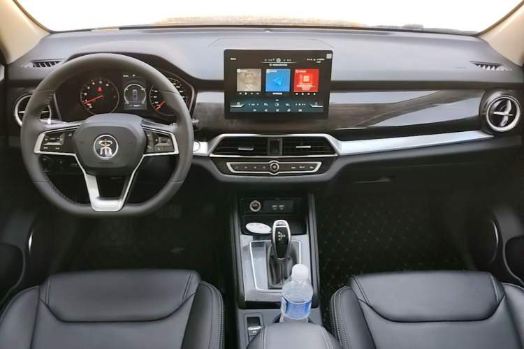 Used BYD Song 2020 Classic Edition 1.5T Automatic Elite Model Center Console