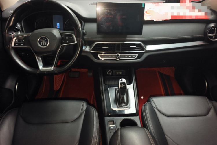 Used BYD Song 2020 Classic Edition 1.5T Automatic Elite Model Center Console