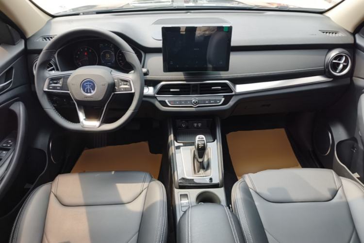 Used BYD Song 2020 Classic Edition 1.5T Automatic Elite Model Center Console