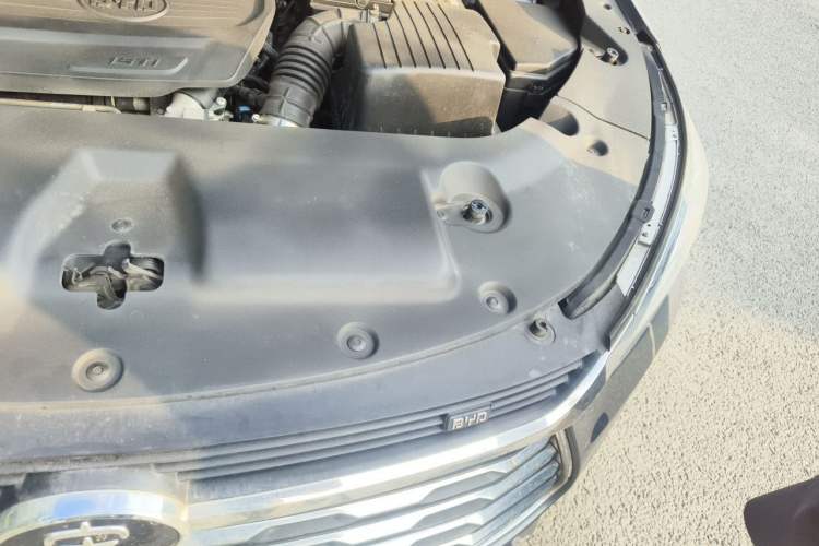 Used BYD Song 2020 Classic Edition 1.5T Manual Luxury Model Engine Bay Left