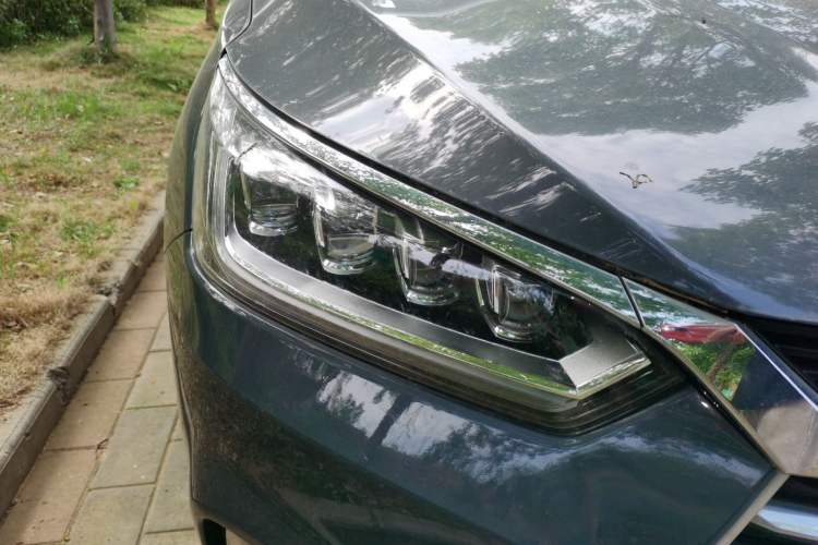 Used BYD Song 2020 Classic Edition 1.5T Manual Luxury Model Exterior 6
